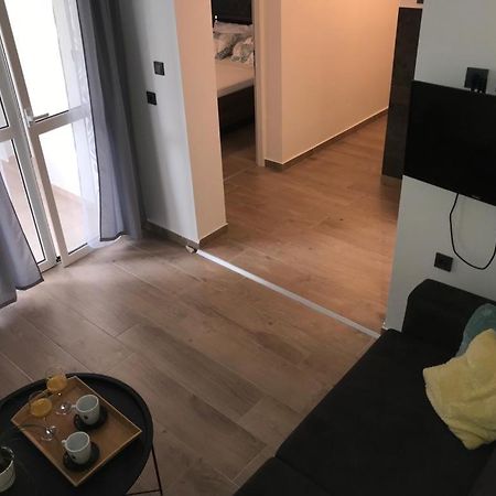 Apartman Sa Lodom 2+2 Appartamento Pirovac Esterno foto