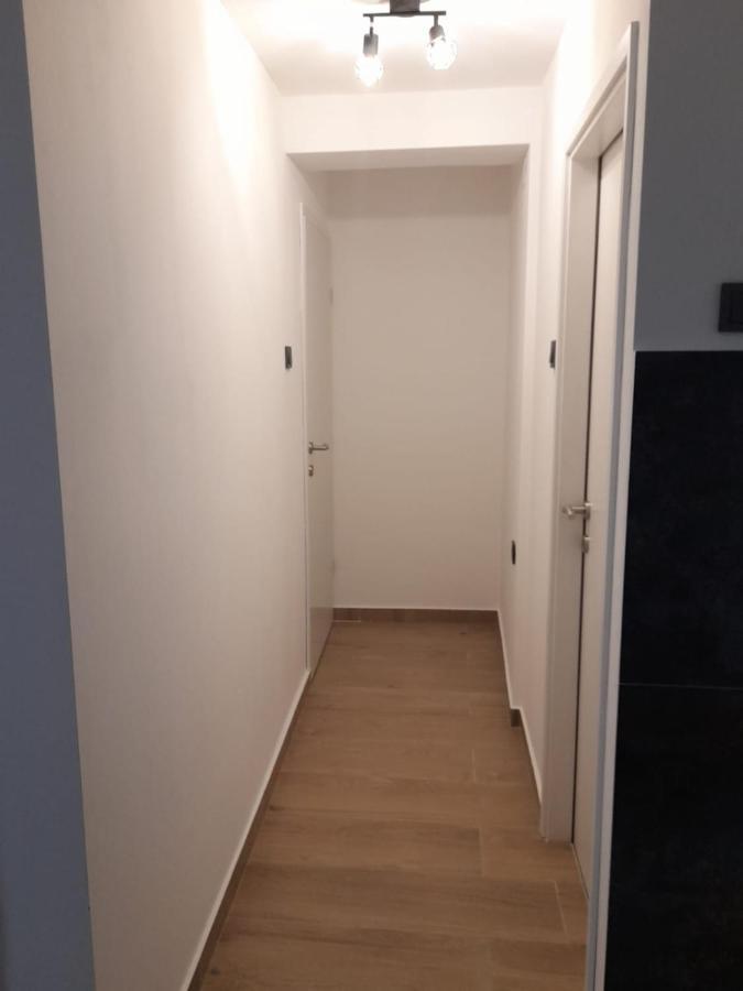 Apartman Sa Lodom 2+2 Appartamento Pirovac Esterno foto