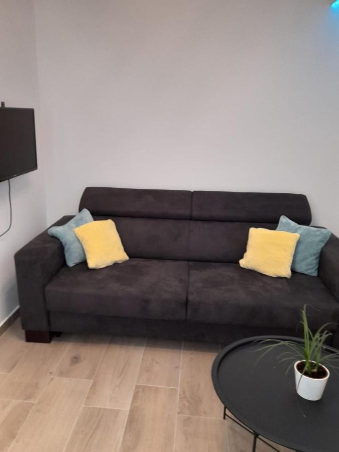 Apartman Sa Lodom 2+2 Appartamento Pirovac Esterno foto