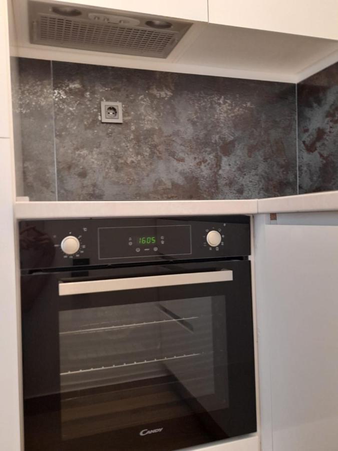 Apartman Sa Lodom 2+2 Appartamento Pirovac Esterno foto