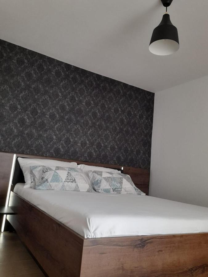 Apartman Sa Lodom 2+2 Appartamento Pirovac Esterno foto